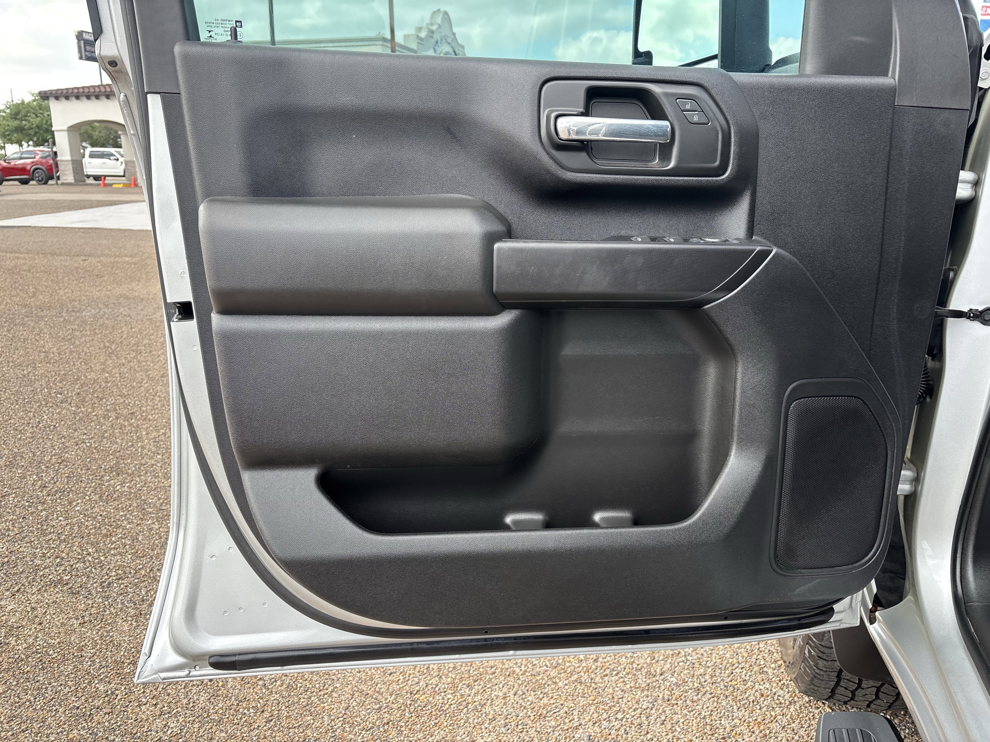 Used 2022 Chevrolet Silverado 2500 Custom w/ Custom Value Package image 9