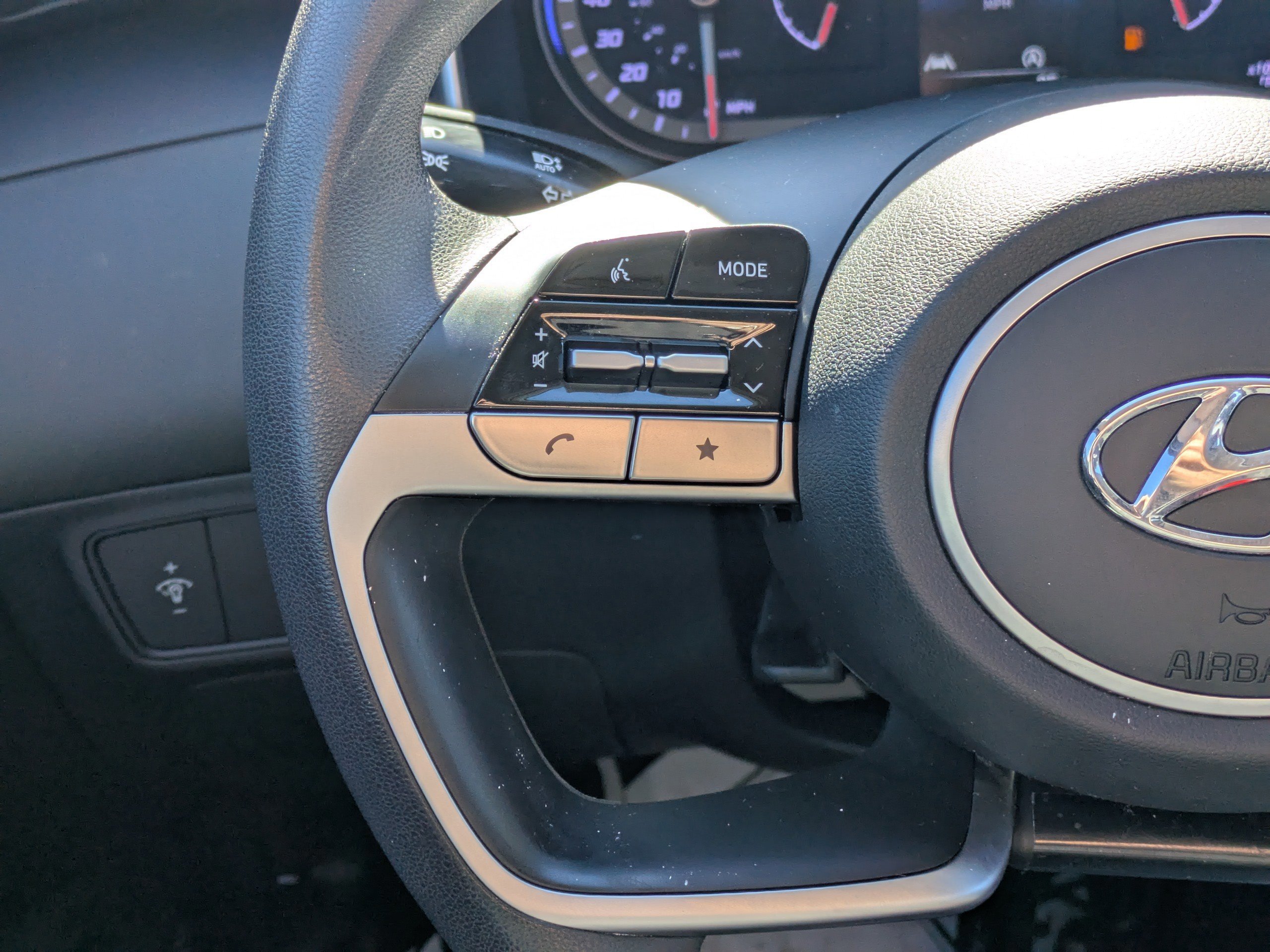 Used 2023 Hyundai Tucson SE image 16