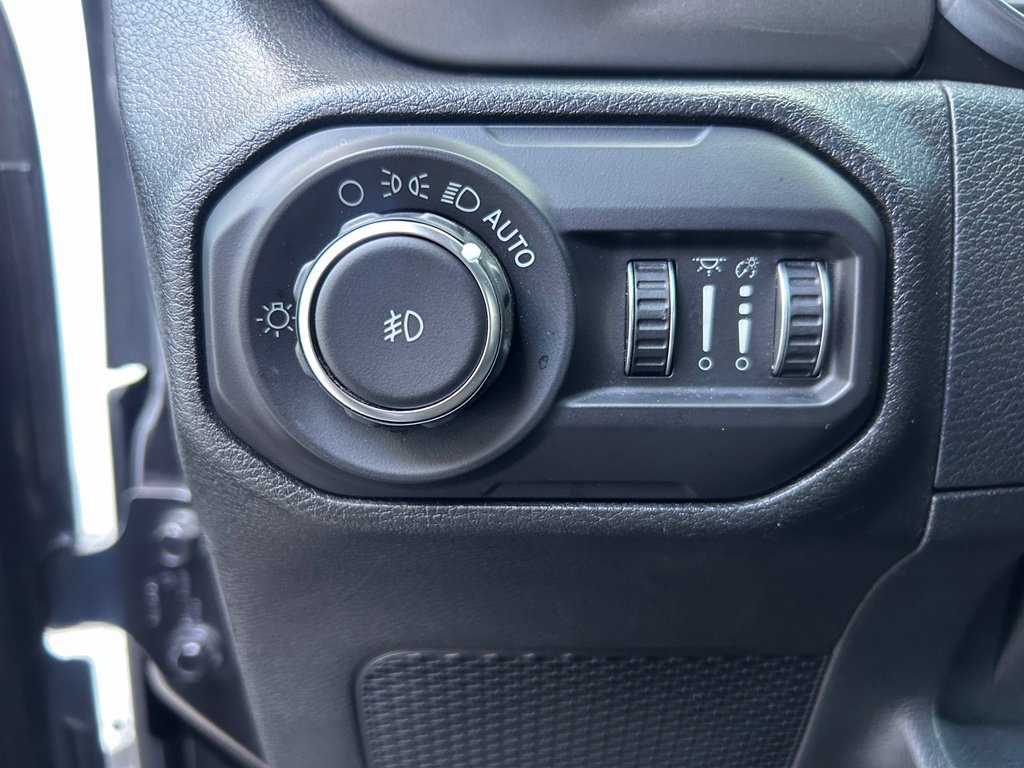 Used 2018 Jeep Wrangler Unlimited Sahara AWD/4WD image 21