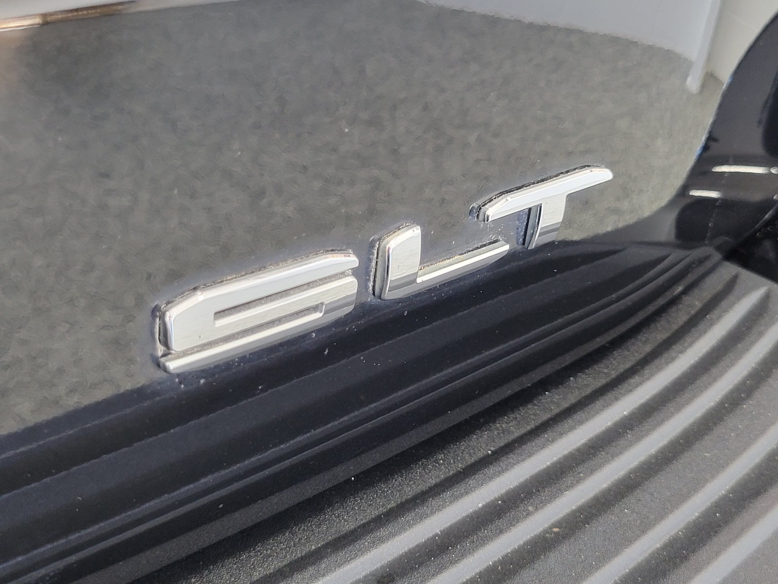 Used 2021 GMC Yukon SLT w/ Rear Media and Nav Package AWD/4WD image 32