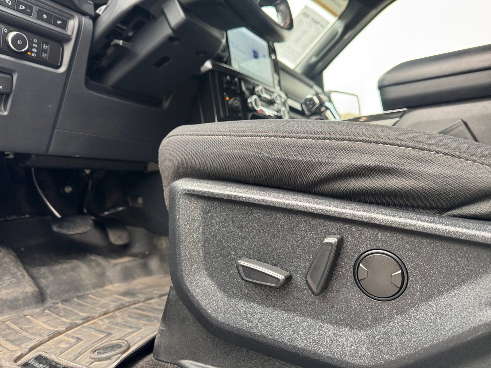 Certified 2022 Ford F150 XLT w/ Equipment Group 302A High image 22