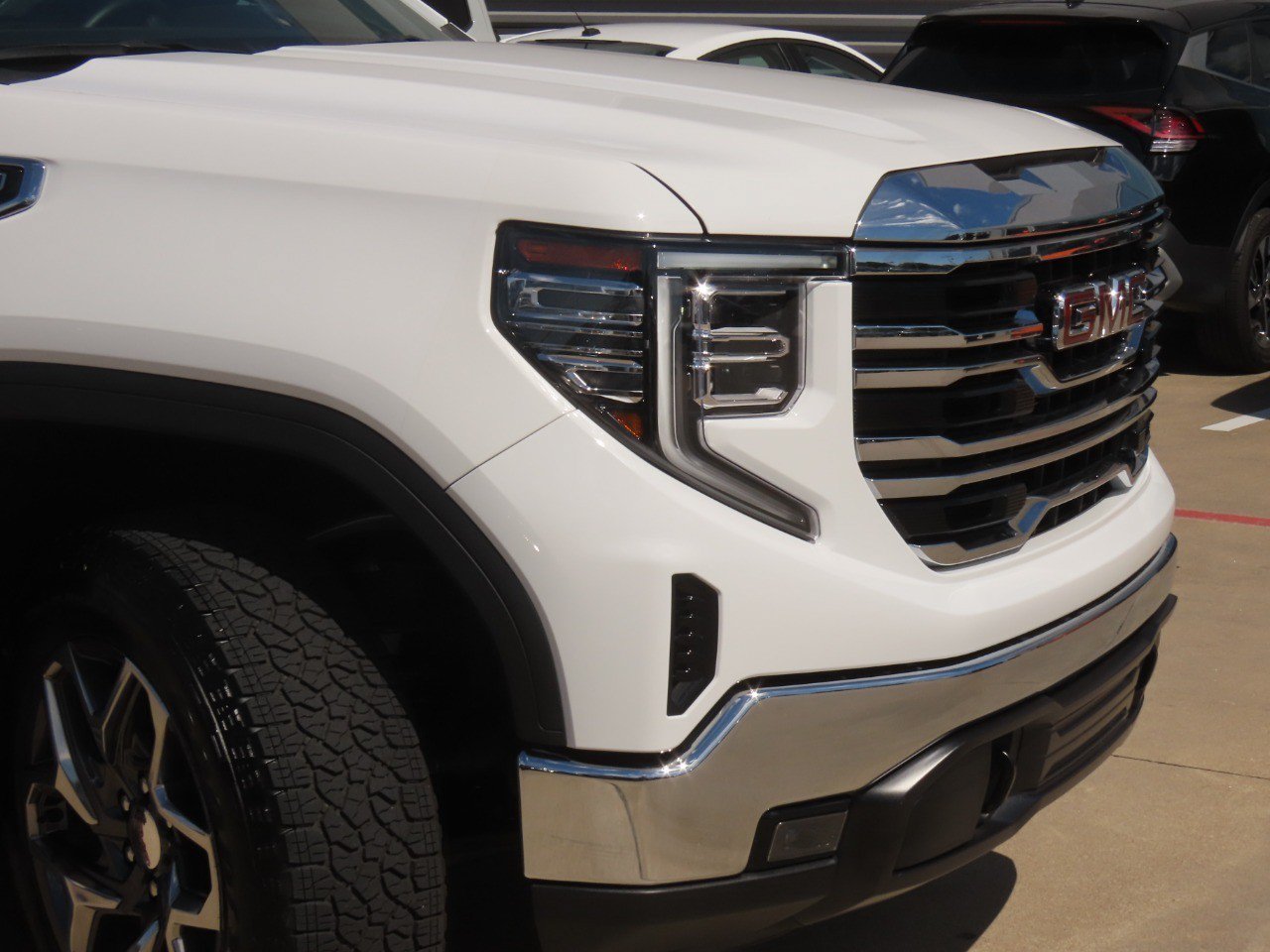Used 2025 GMC Sierra 1500 SLT w/ SLT Premium Package AWD/4WD image 6