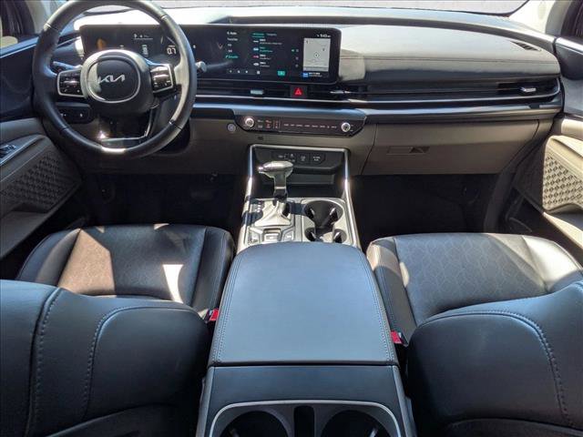 Used 2025 Kia Carnival FWD image 17