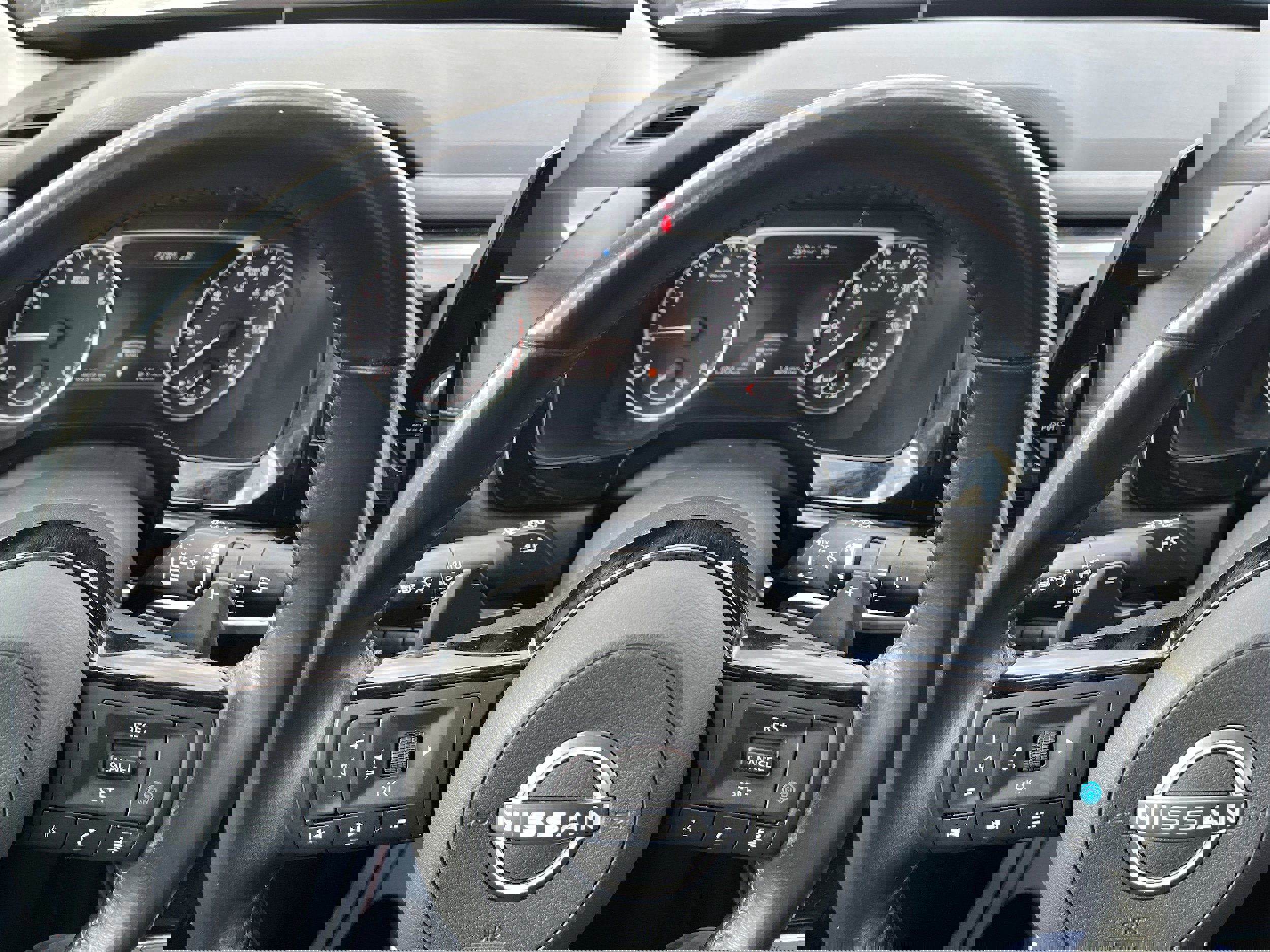 Used 2022 Nissan Pathfinder SV image 22