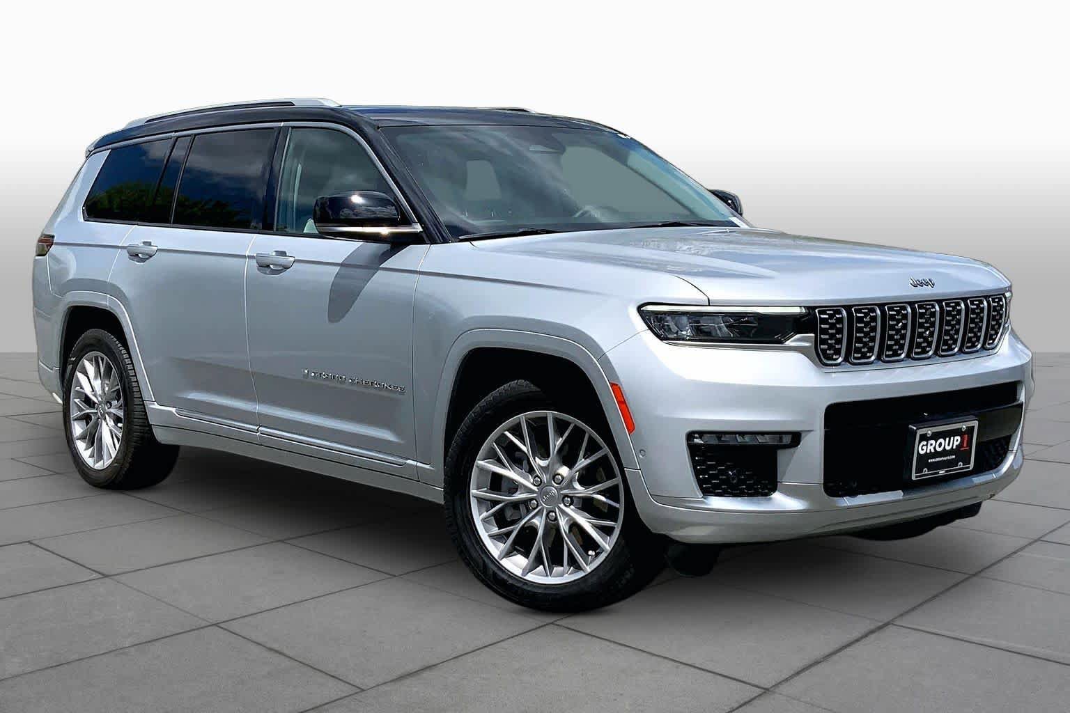 Used 2023 Jeep Grand Cherokee L Summit w/ Luxury Tech Group V AWD/4WD image 3