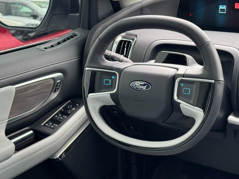 Certified 2025 Ford Expedition Max Platinum w/ Platinum Ultimate Package AWD/4WD image 13