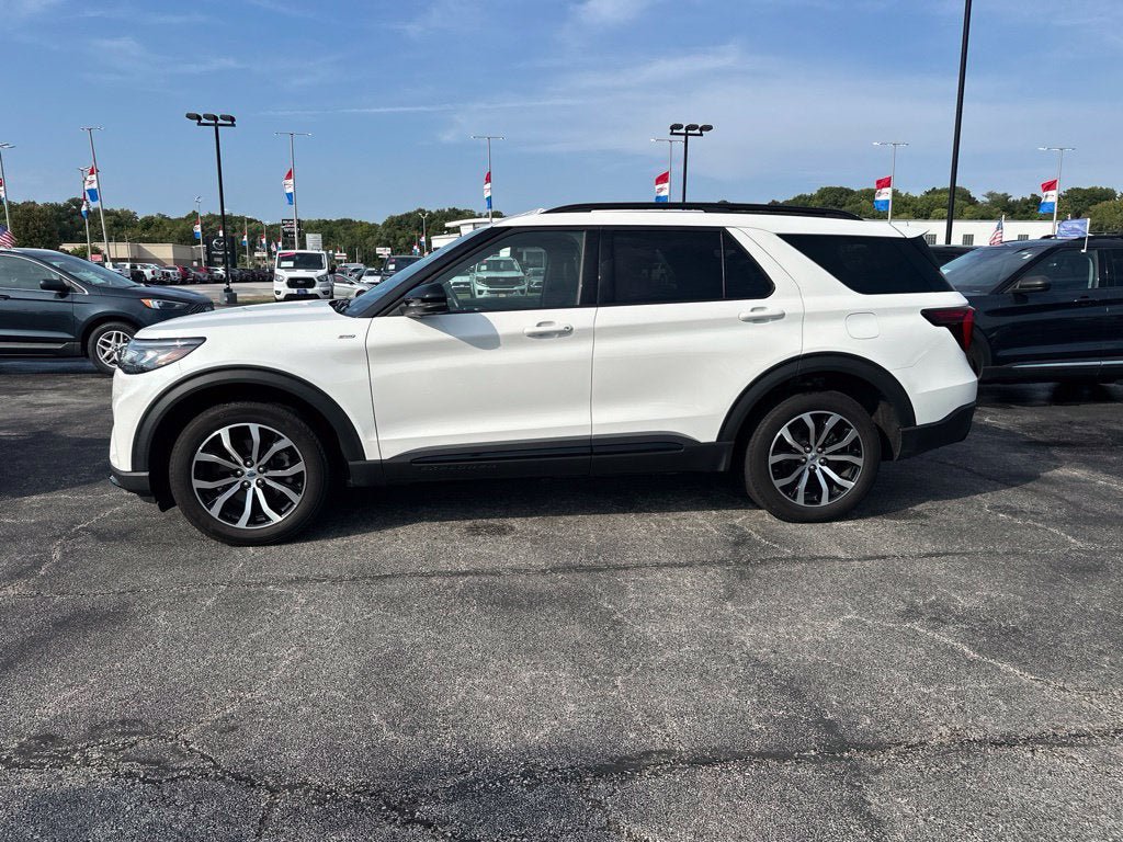 Certified 2025 Ford Explorer ST-Line AWD/4WD image 4