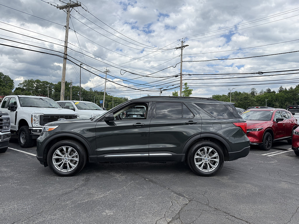 Certified 2023 Ford Explorer XLT w/ Equipment Group 202A AWD/4WD image 3