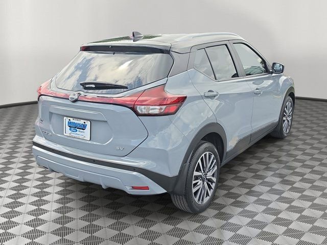 Used 2023 Nissan Kicks SV image 4