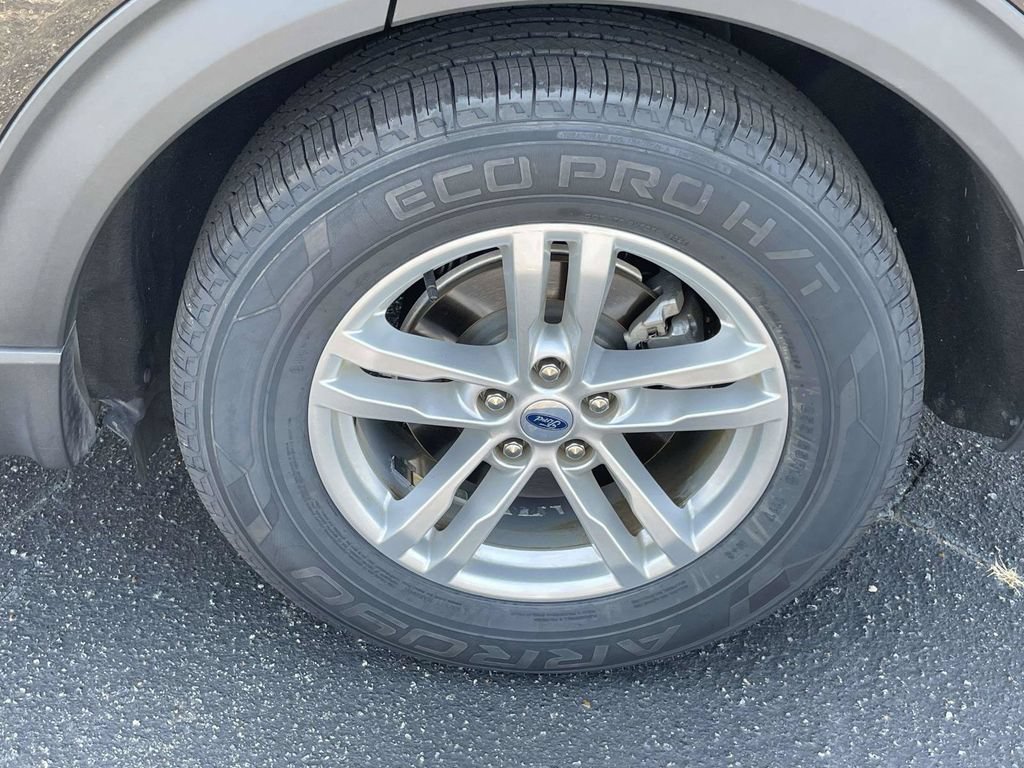 Certified 2023 Ford Explorer XLT RWD image 9