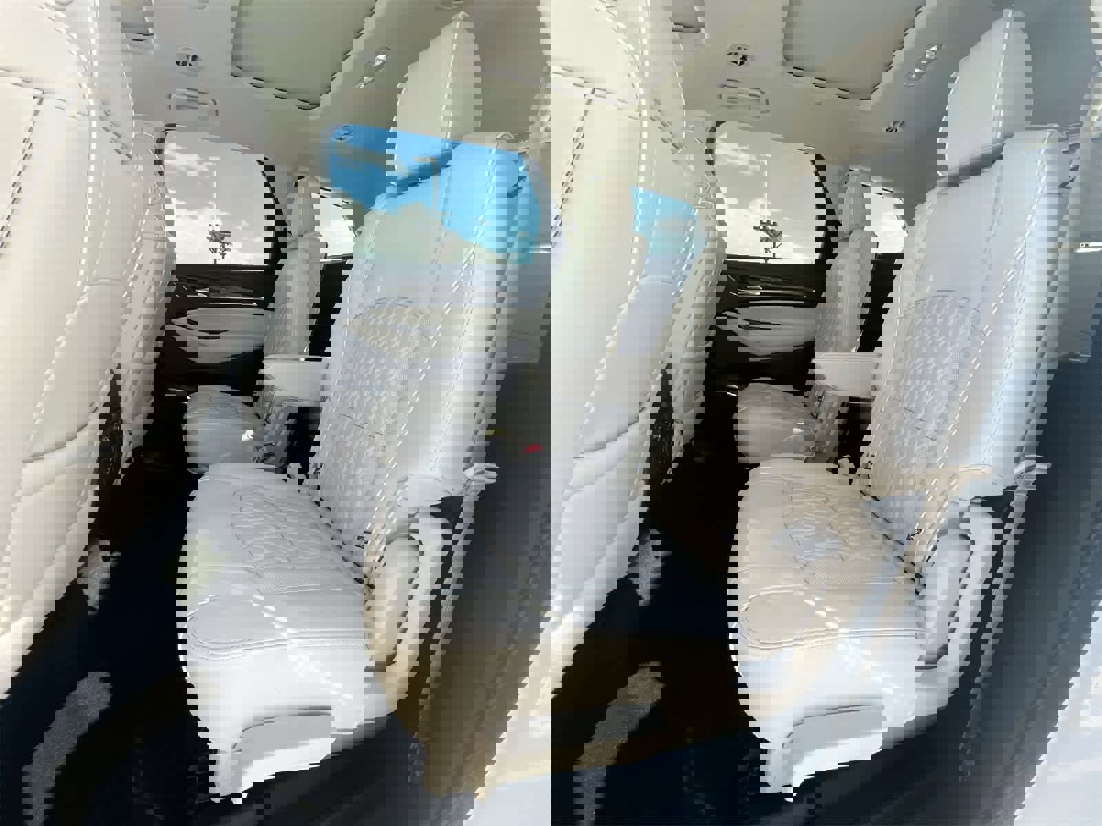 Used 2024 Buick Enclave Avenir w/ Avenir Technology Package image 19