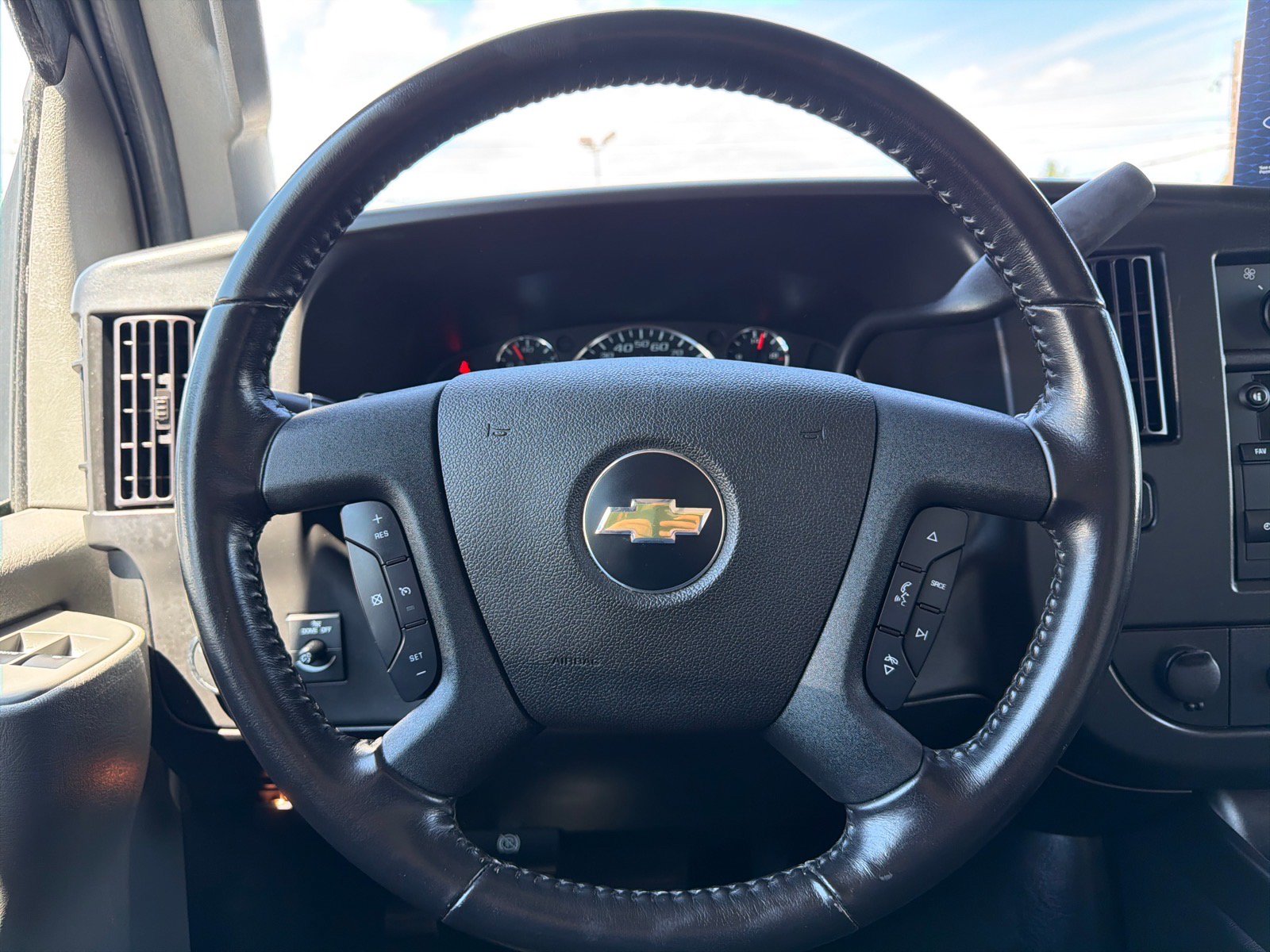 Used 2022 Chevrolet Express 3500 w/ Power Convenience Package RWD image 12