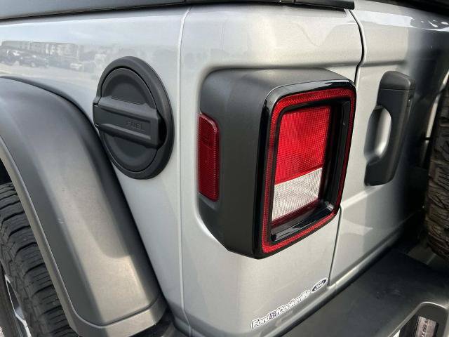 Used 2023 Jeep Wrangler Unlimited Rubicon AWD/4WD image 11