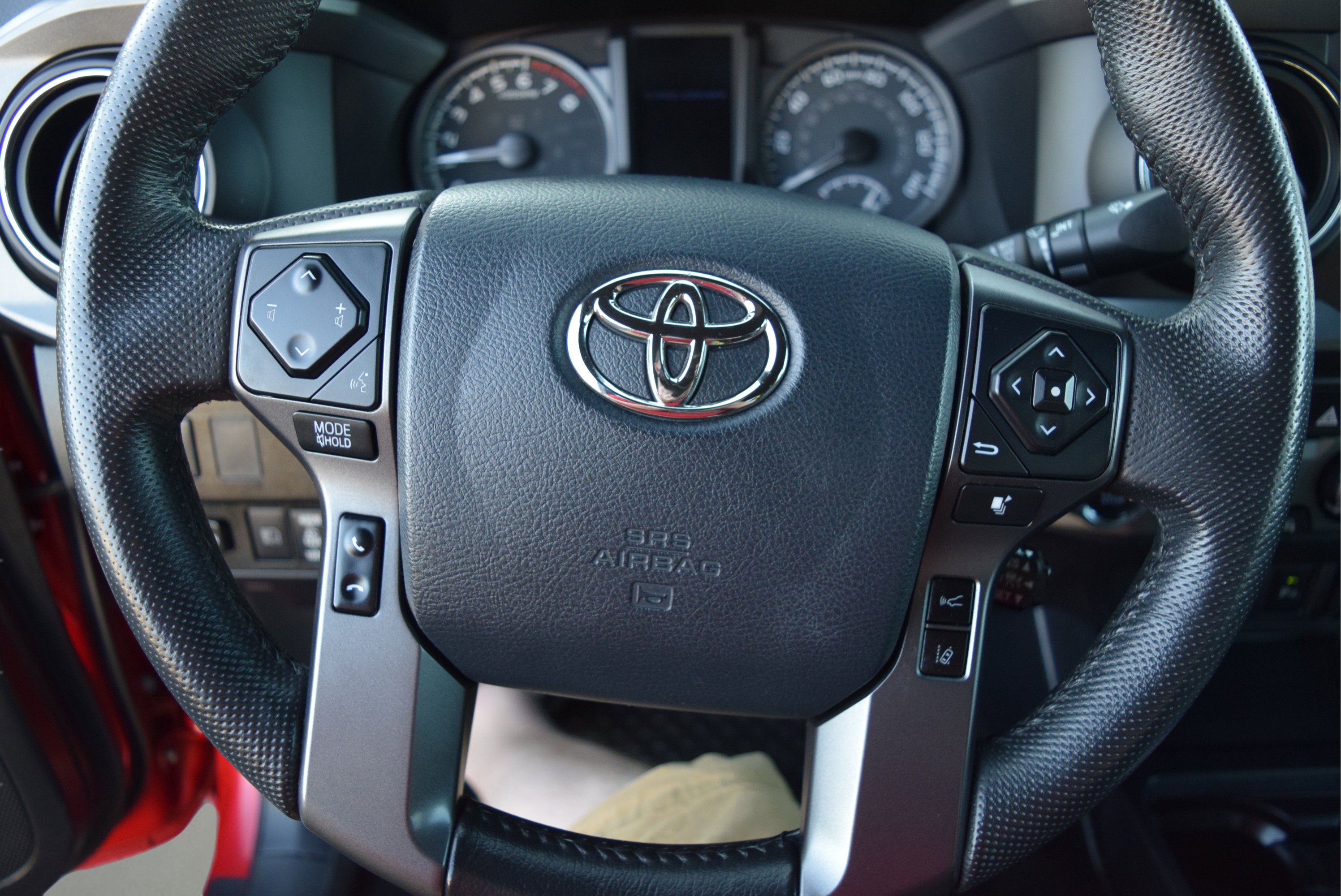 Used 2020 Toyota Tacoma TRD Off-Road w/ Technology Package AWD/4WD image 12