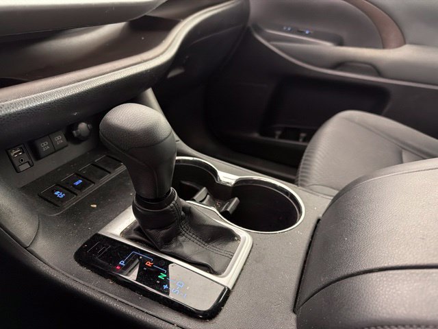 Used 2017 Toyota Highlander LE FWD image 26