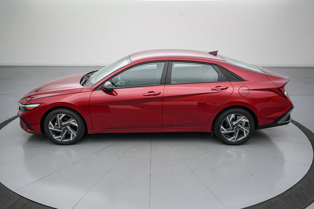 Used 2025 Hyundai Elantra Sport FWD image 7
