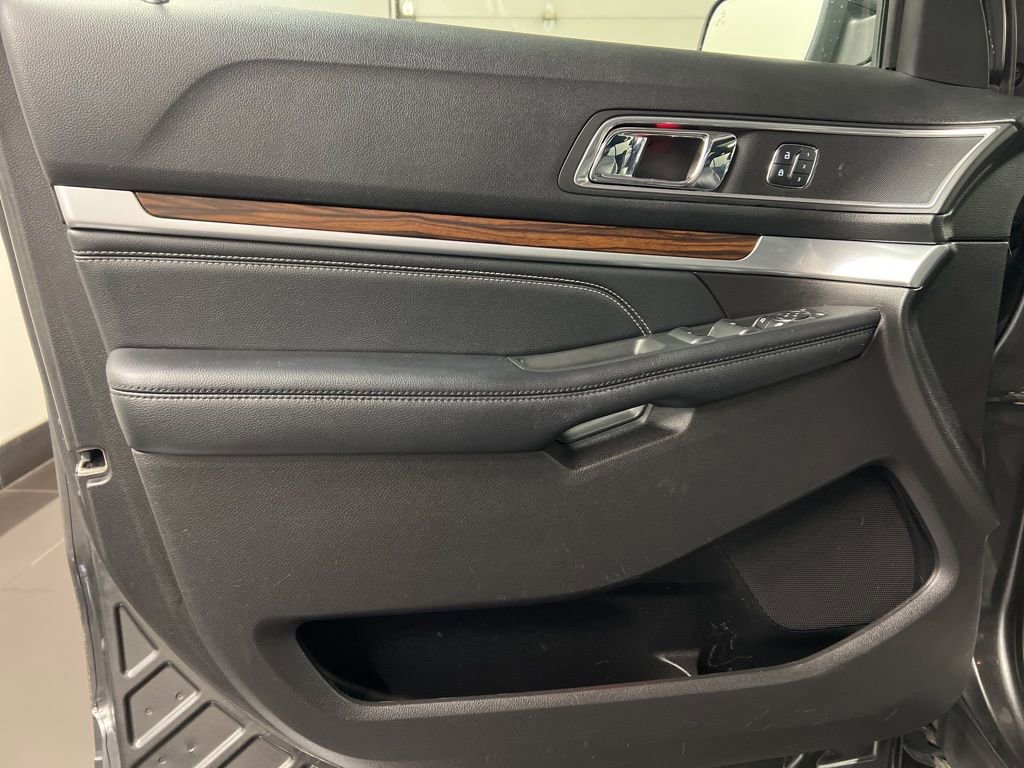 Certified 2017 Ford Explorer Limited w/ Equipment Group 301A image 28