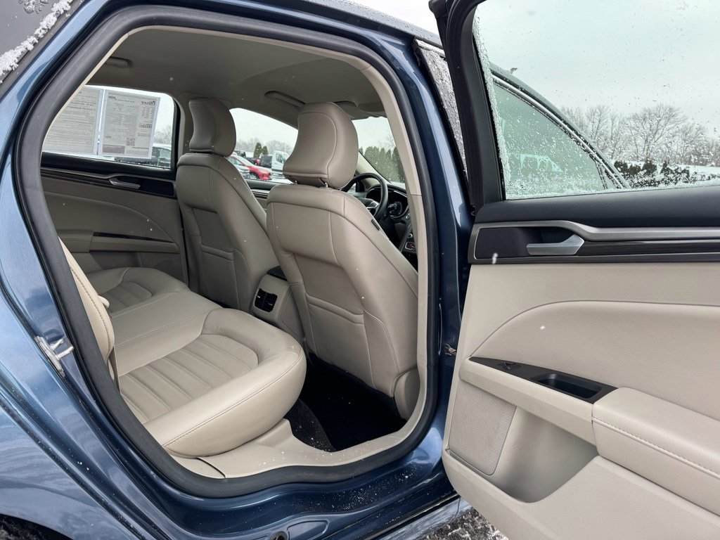 Certified 2018 Ford Fusion SE w/ Fusion SE Technology Package image 16