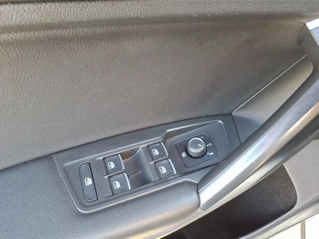 Used 2021 Volkswagen Tiguan SE w/ Panoramic Sunroof Package FWD image 20