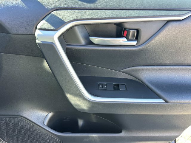 Used 2021 Toyota RAV4 XLE w/ Convenience Package FWD image 27