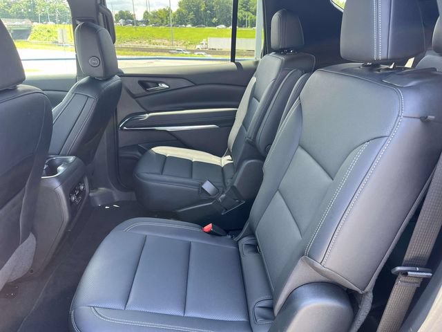 Used 2026 Chevrolet Traverse LT FWD image 12