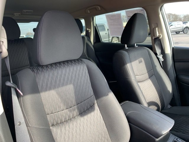 Used 2019 Nissan Rogue SV image 16