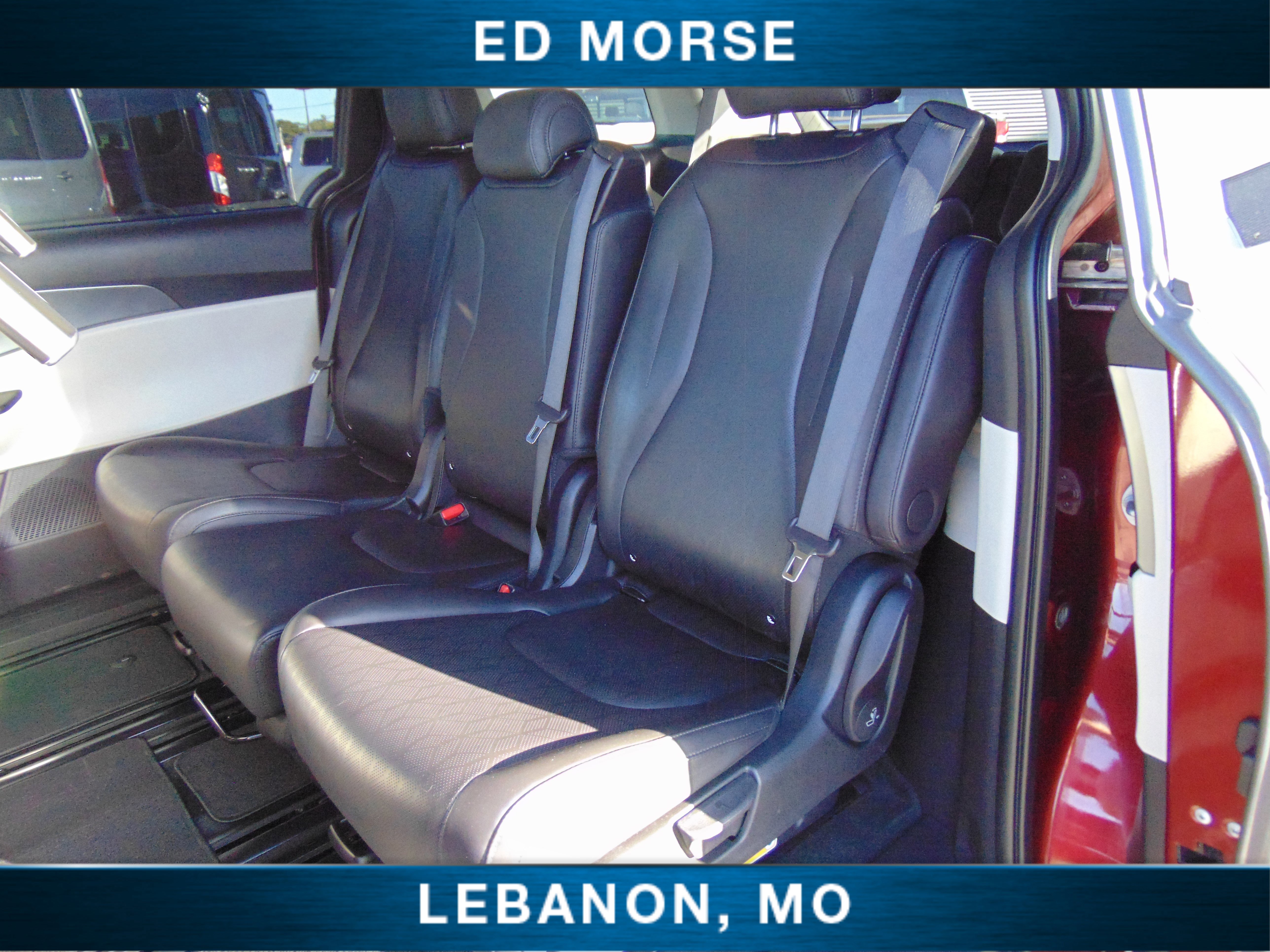 Used 2023 Kia Carnival LX image 15