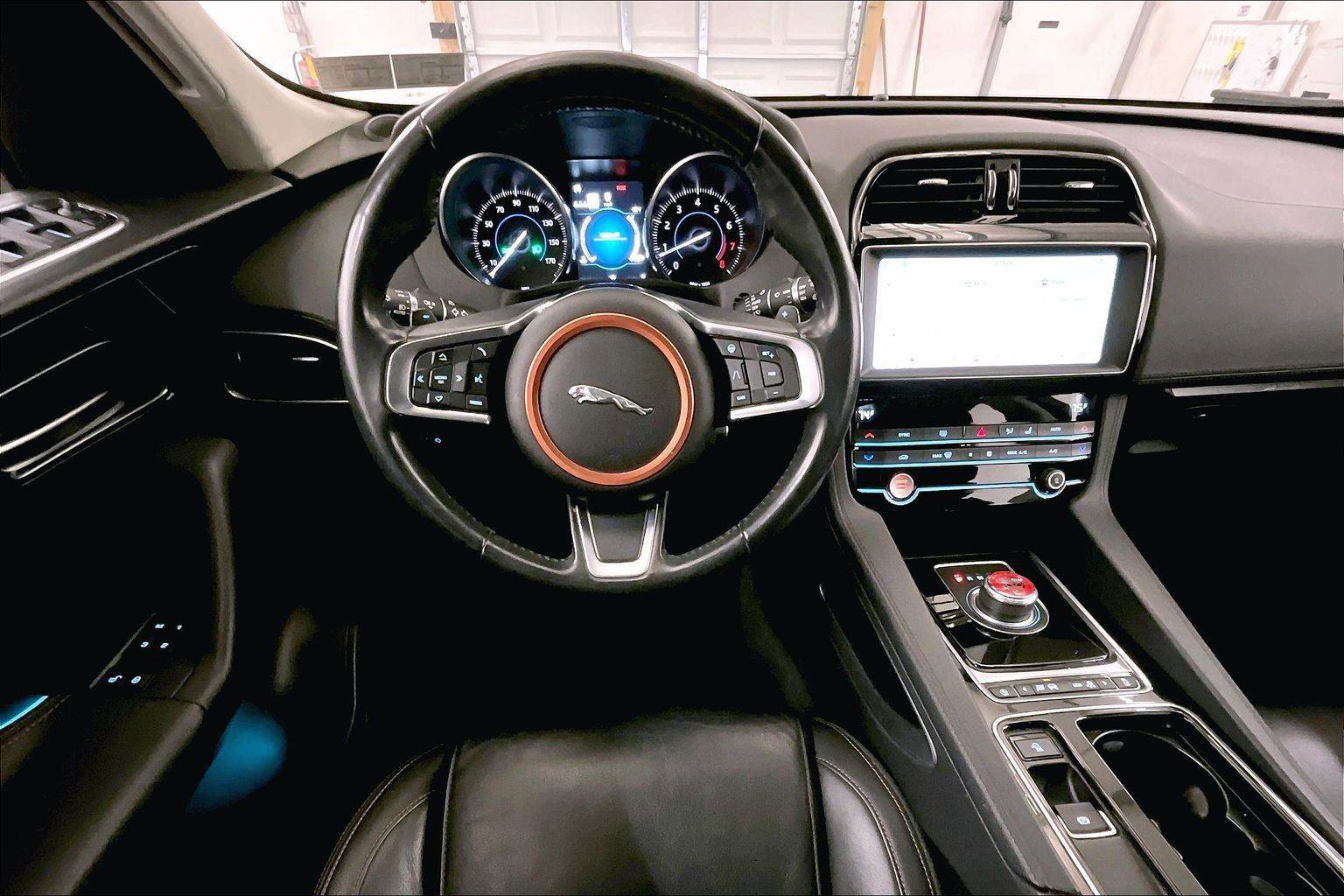 Used 2020 Jaguar F-PACE Prestige image 5