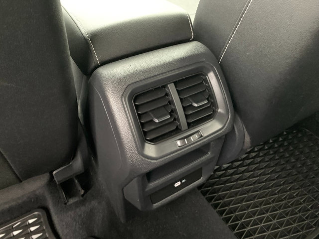 Used 2022 Volkswagen Taos SE FWD image 18