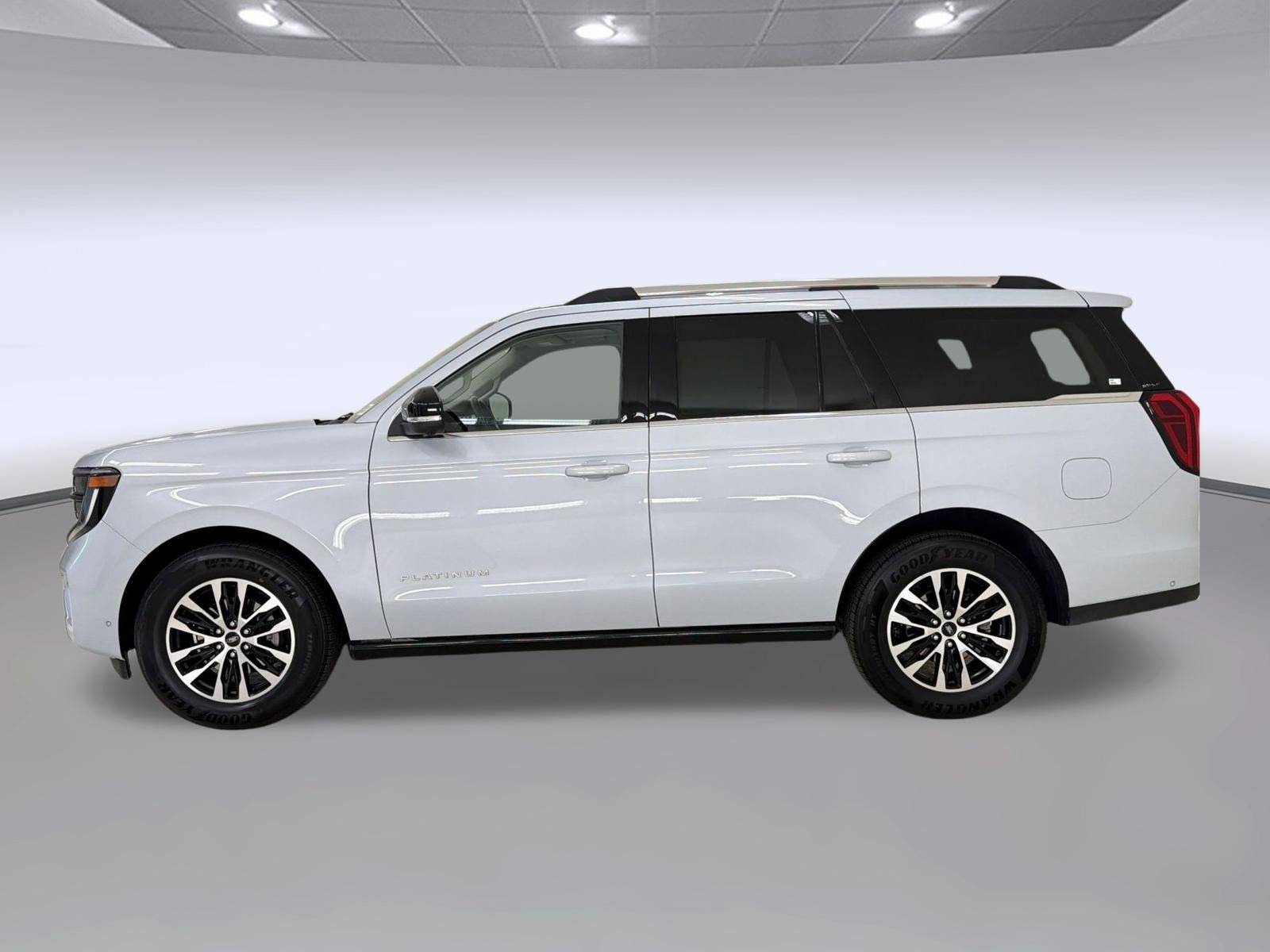 Certified 2025 Ford Expedition Platinum AWD/4WD image 2