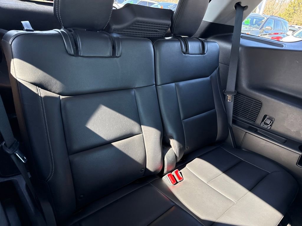 Certified 2020 Ford Explorer XLT w/ Equipment Group 202A image 11