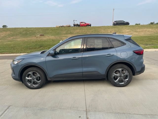 Certified 2025 Ford Escape ST-Line Select AWD/4WD image 7