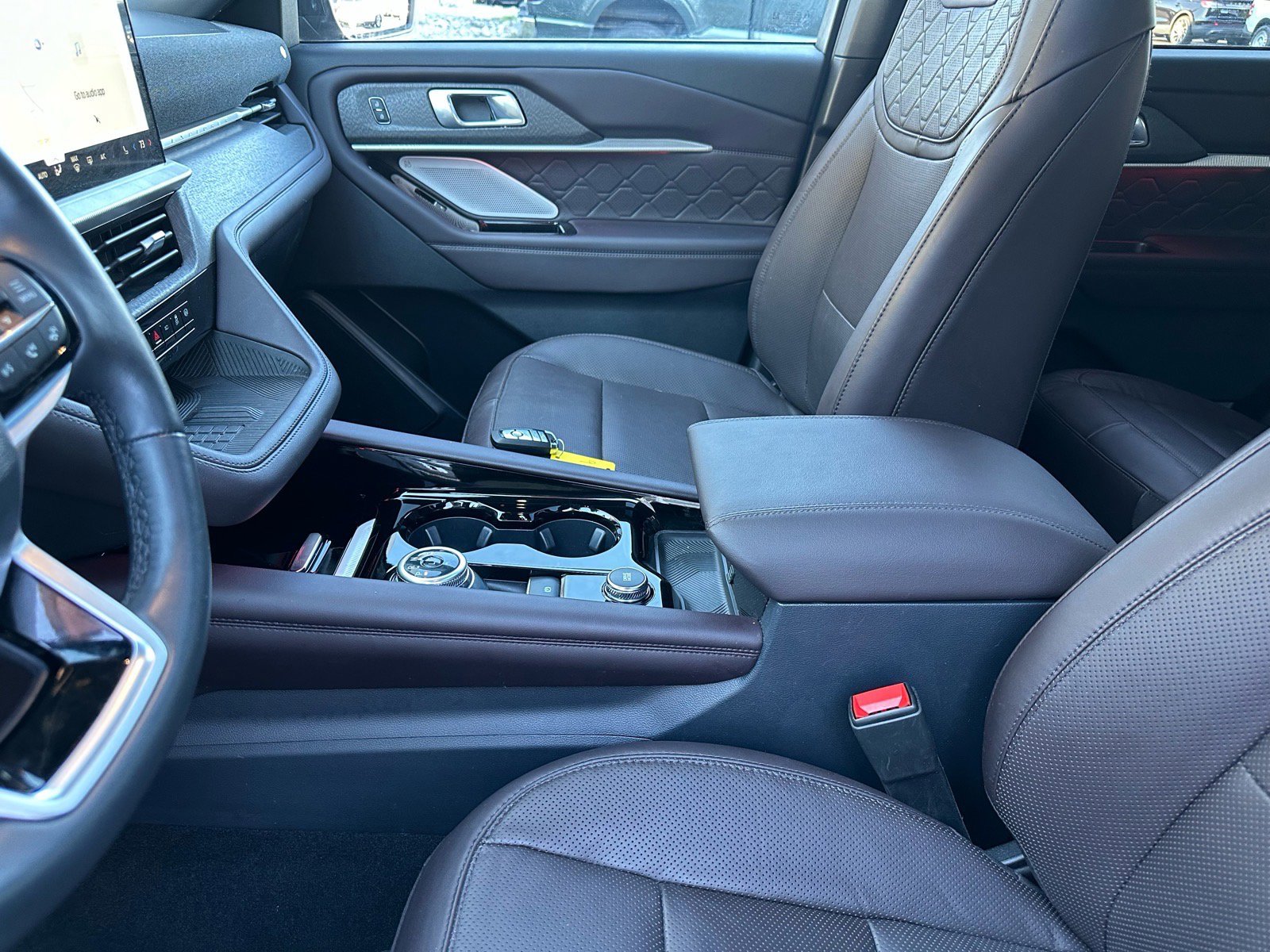 Certified 2025 Ford Explorer Platinum w/ LUX Leather Package image 21