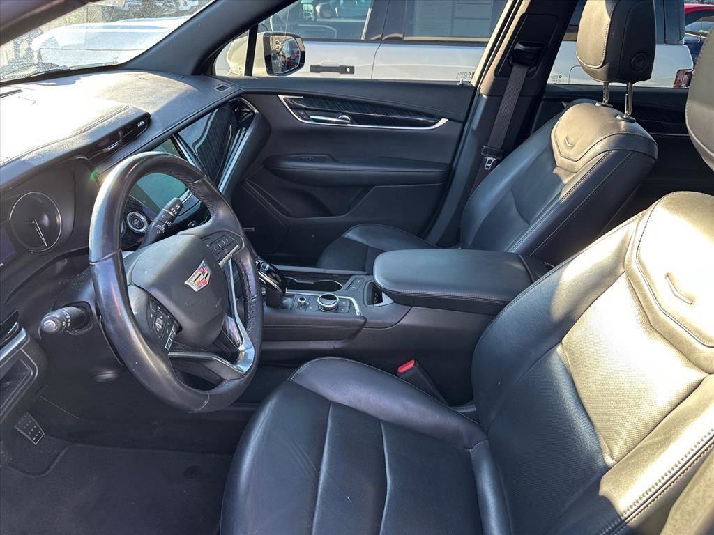 Used 2022 Cadillac XT6 Premium Luxury image 3