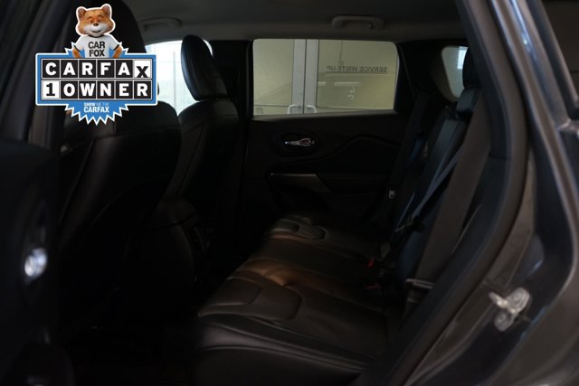 Used 2022 Jeep Cherokee Latitude Lux w/ Mopar Interior Package AWD/4WD image 29