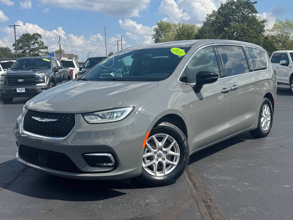 Used 2025 Chrysler Pacifica Select FWD image 29