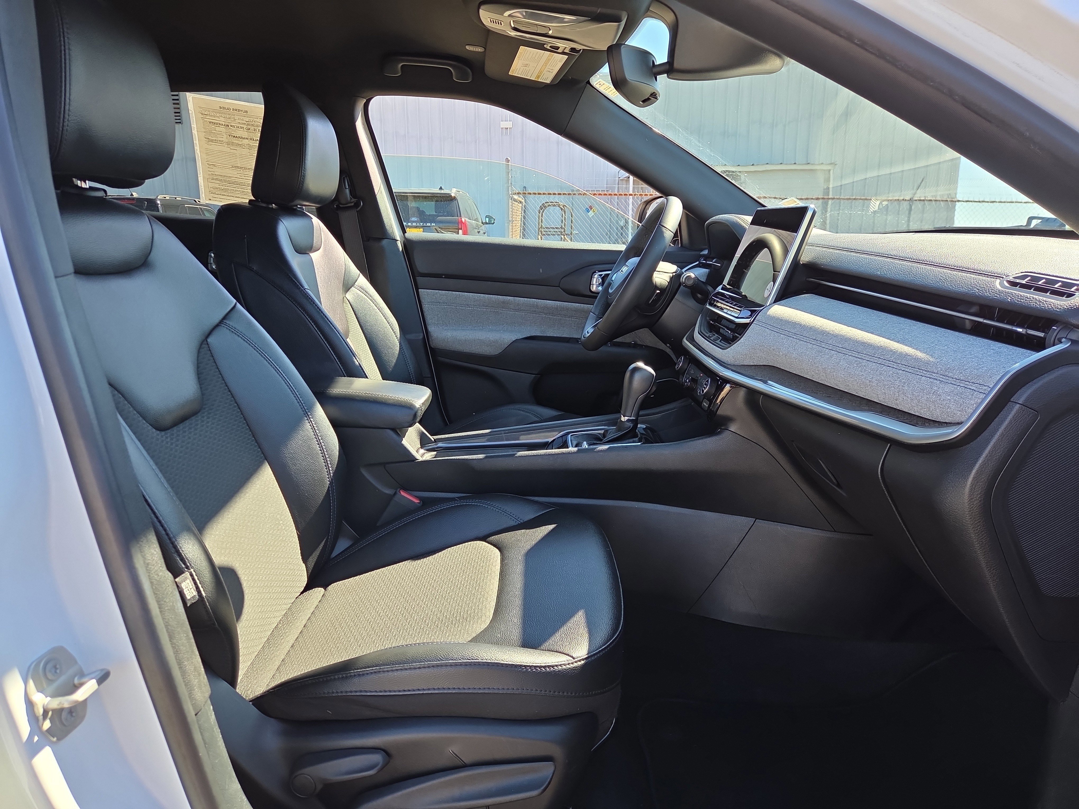 Used 2024 Jeep Compass Latitude image 15