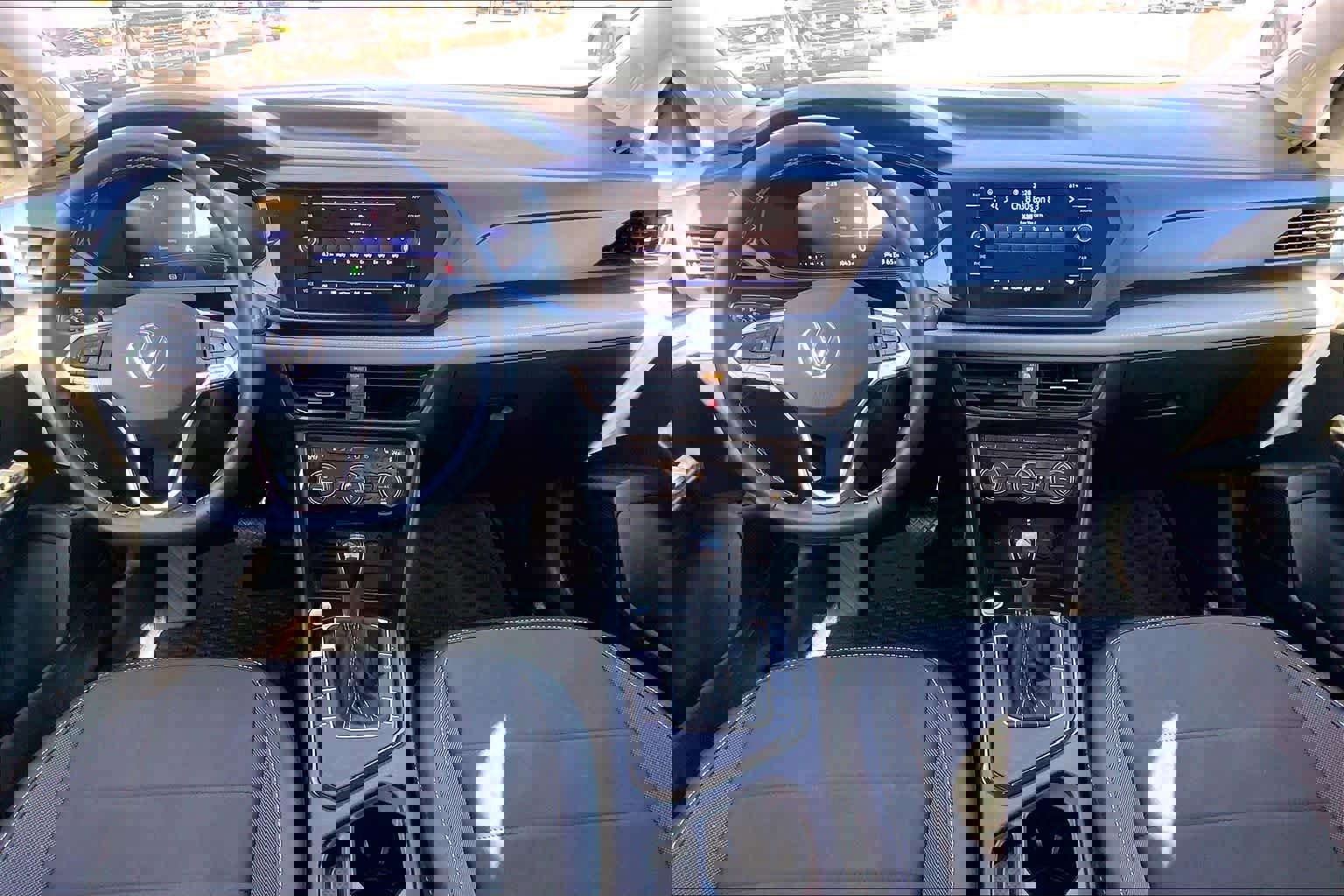 Used 2024 Volkswagen Taos SE w/ Black Wheel Package image 16