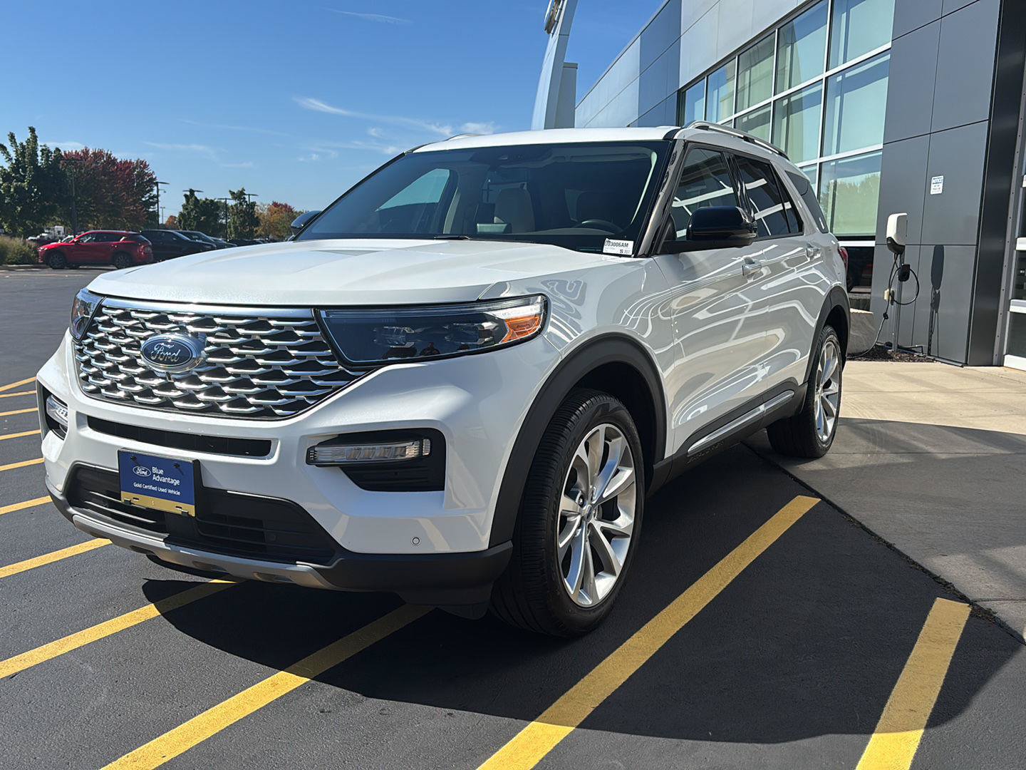 Certified 2023 Ford Explorer Platinum w/ Technology Package AWD/4WD image 3