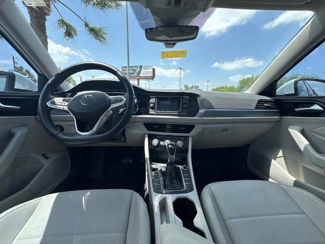 Used 2023 Volkswagen Jetta SE FWD image 16