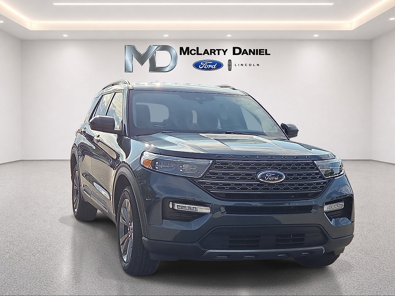 Certified 2023 Ford Explorer XLT w/ Equipment Group 202A AWD/4WD image 1