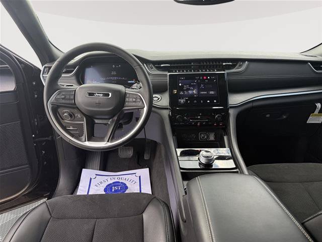 Used 2024 Jeep Grand Cherokee Altitude AWD/4WD image 21