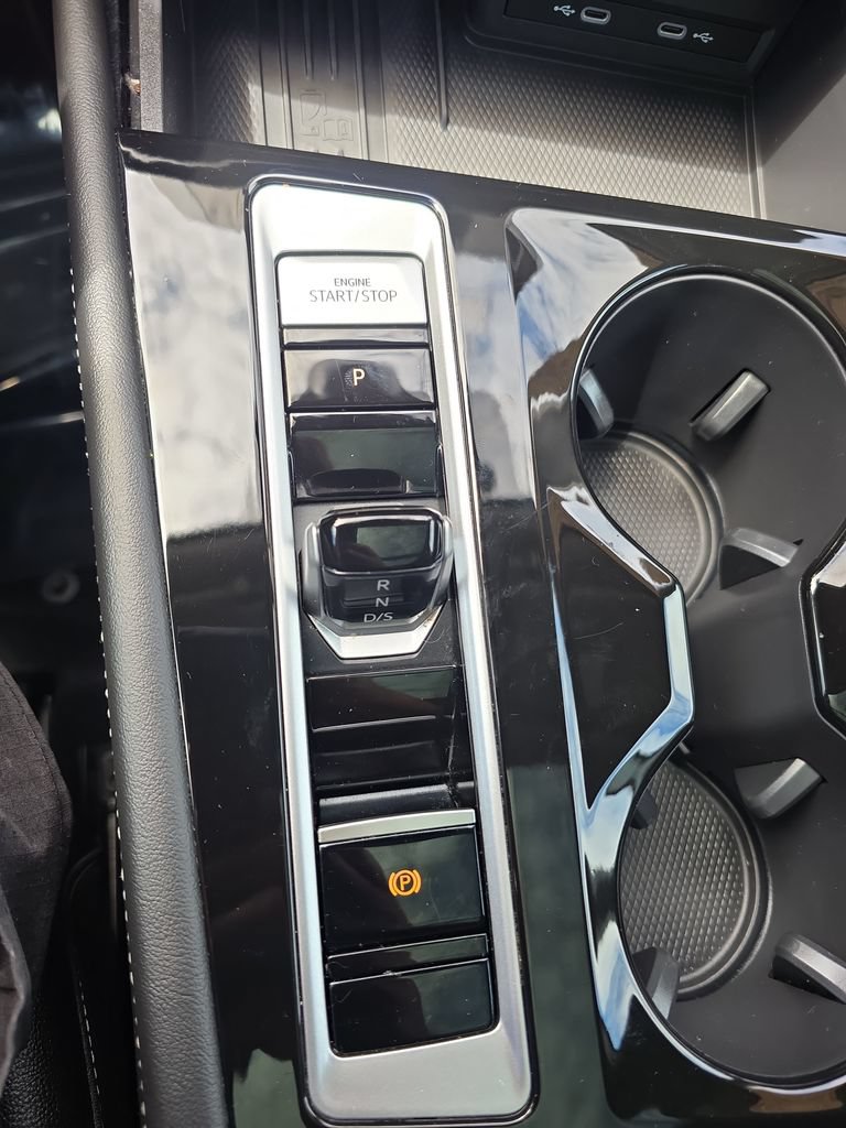 Used 2025 Volkswagen Atlas SEL Premium R-Line AWD/4WD image 32