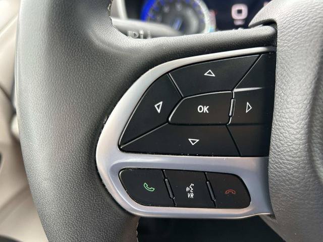 Used 2023 Chrysler Pacifica Touring-L FWD image 28