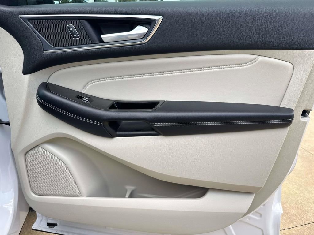 Certified 2018 Ford Edge Titanium w/ Technology Package FWD image 17