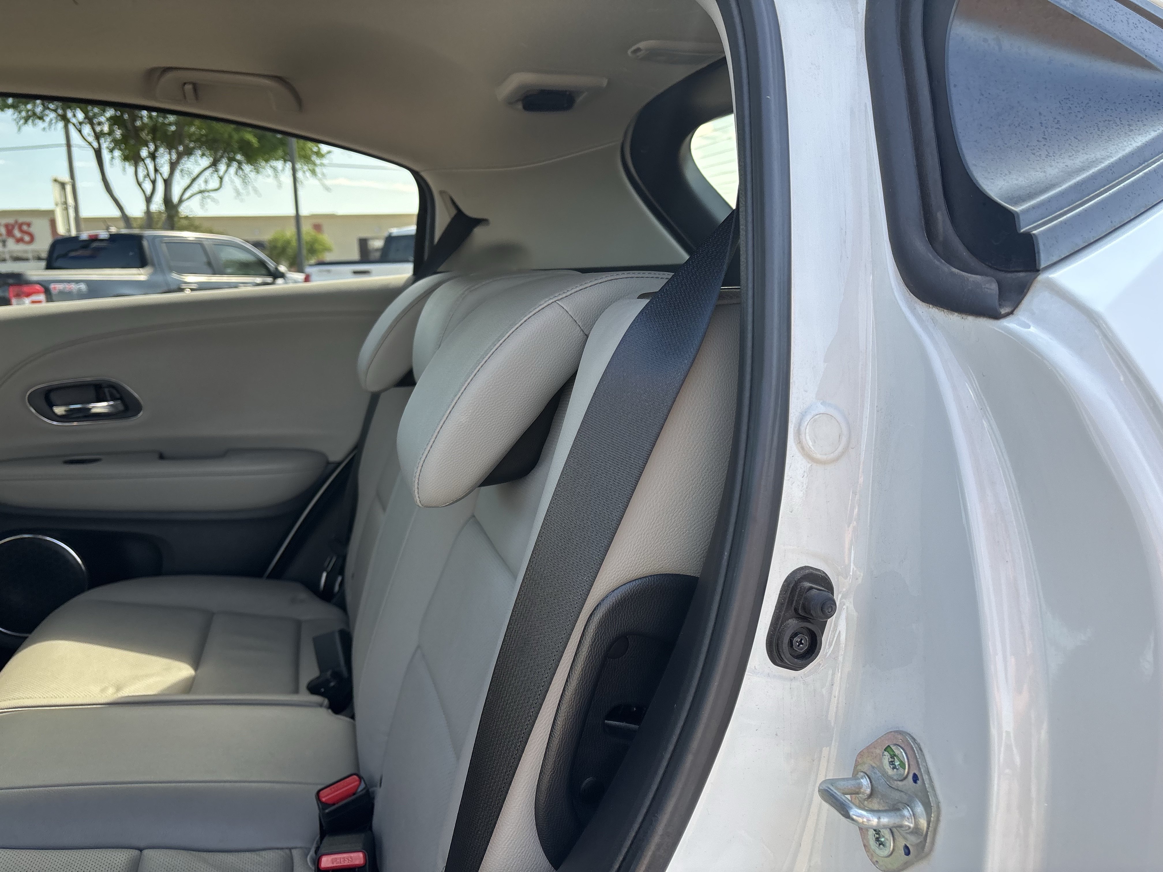 Used 2022 Honda HR-V EX-L image 16