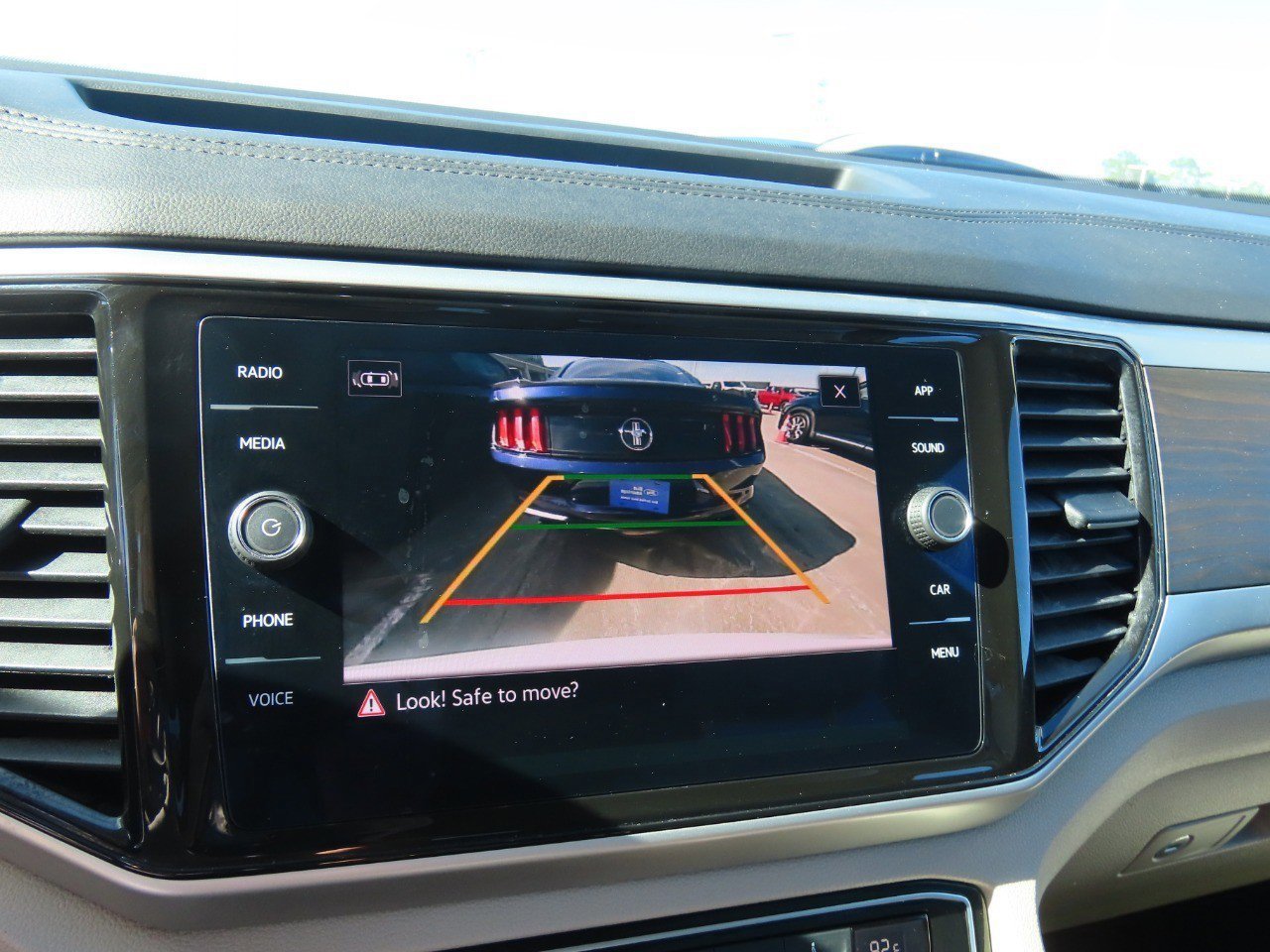 Used 2023 Volkswagen Atlas SE image 32