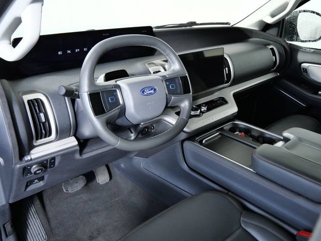 Certified 2025 Ford Expedition Active AWD/4WD image 4