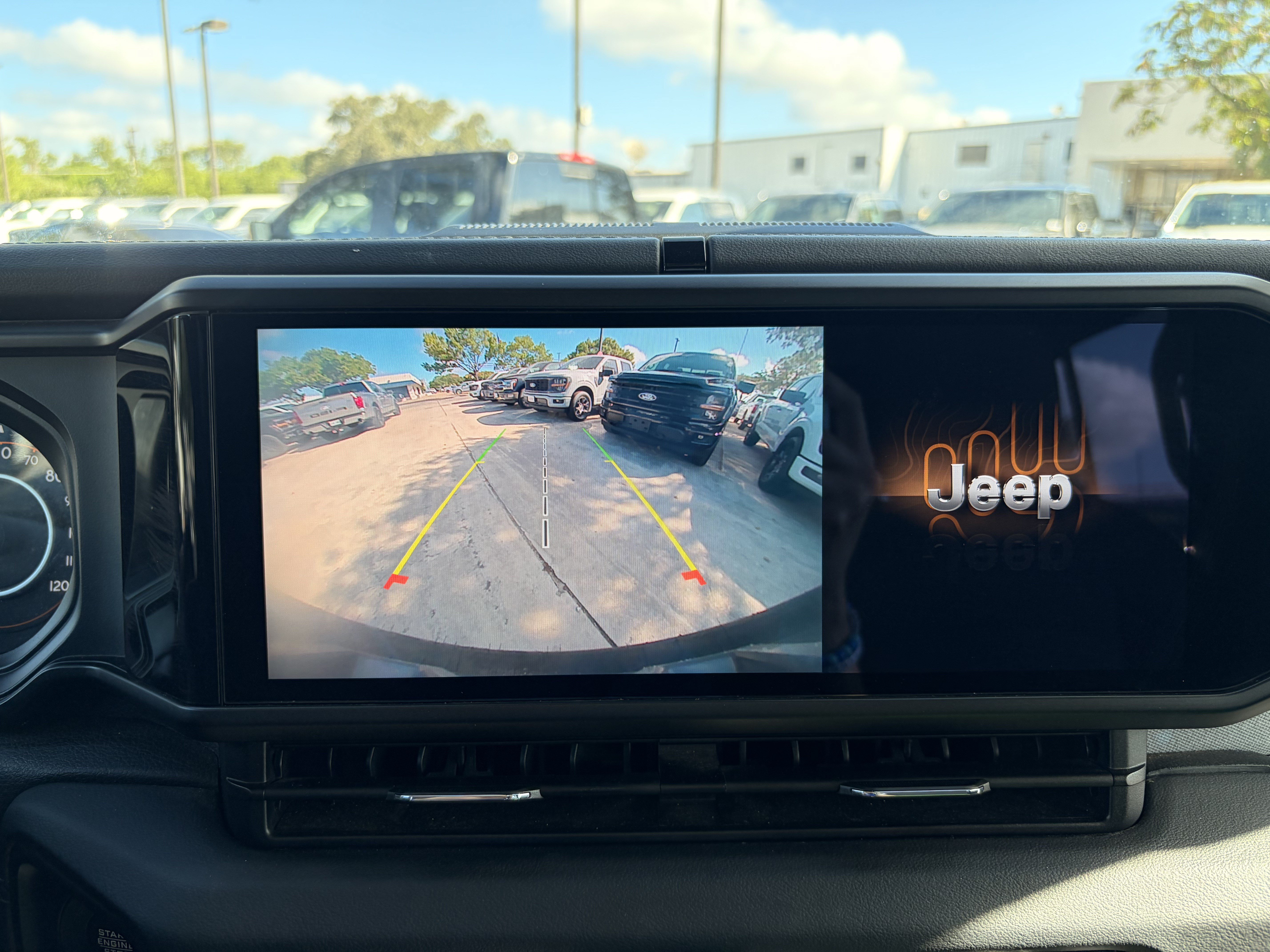 Used 2024 Jeep Wrangler Unlimited Sahara AWD/4WD image 22