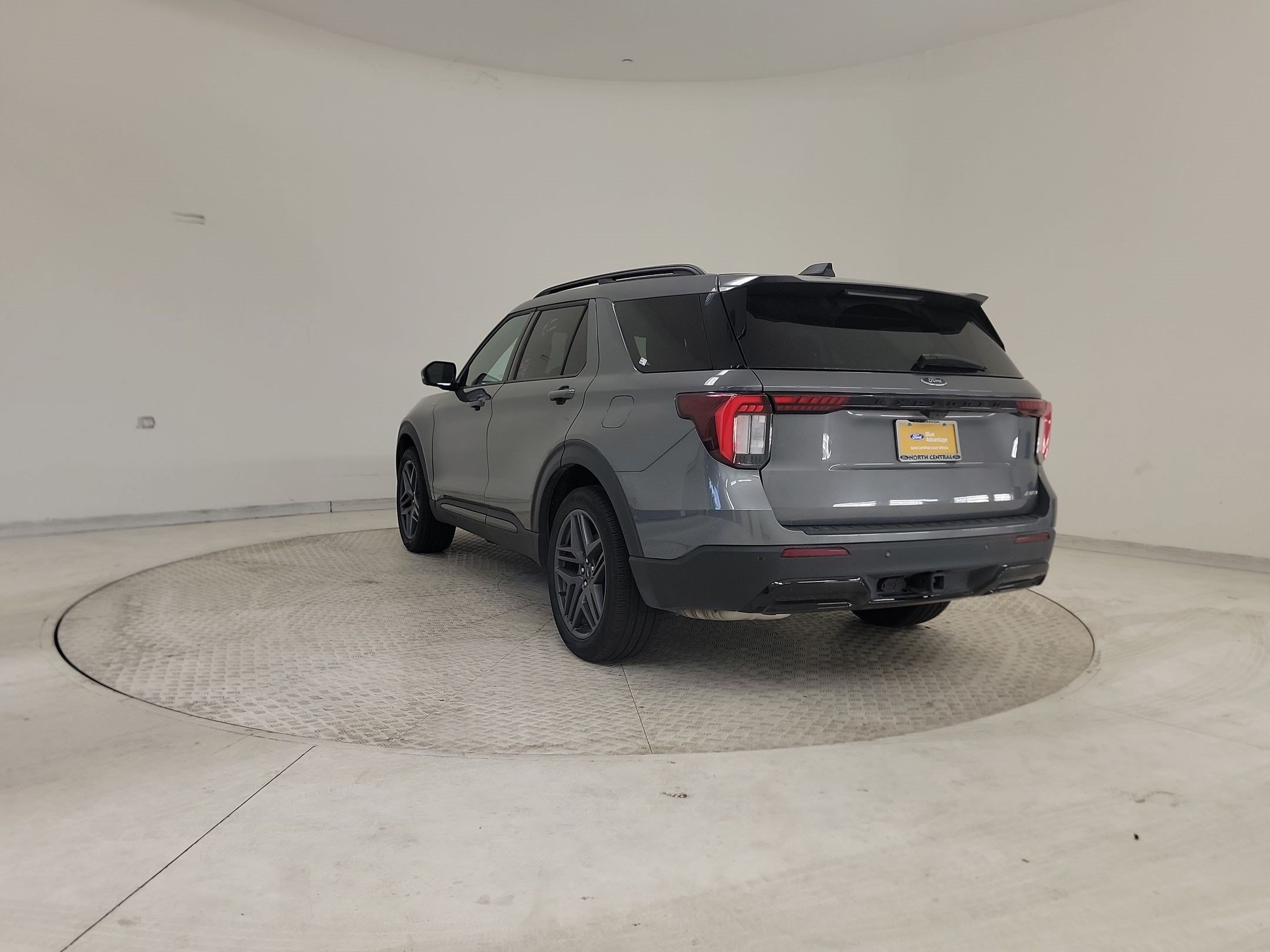 Certified 2025 Ford Explorer ST-Line w/ ST-Line Street Pack AWD/4WD image 3